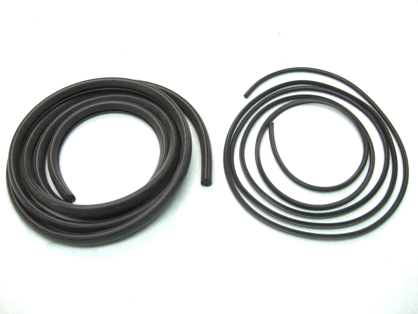 D4031 Jeep 1949-1975 CJ3A, CJ3B, CJ5, CJ6, M38 Windshield Seal with locking strip - Weather Strip Depot