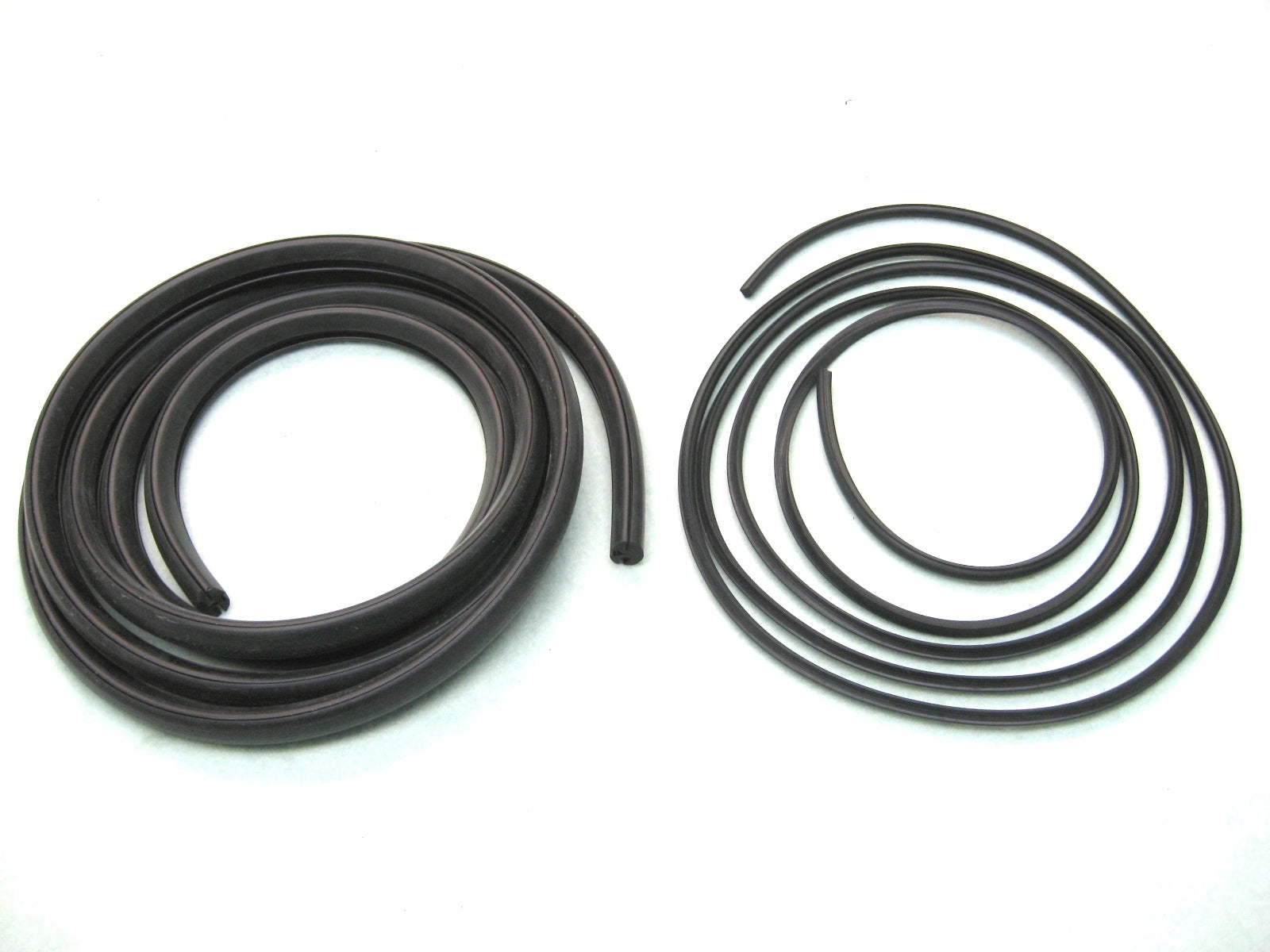 D4031 Jeep 1949-1975 CJ3A, CJ3B, CJ5, CJ6, M38 Windshield Seal with locking strip - Weather Strip Depot