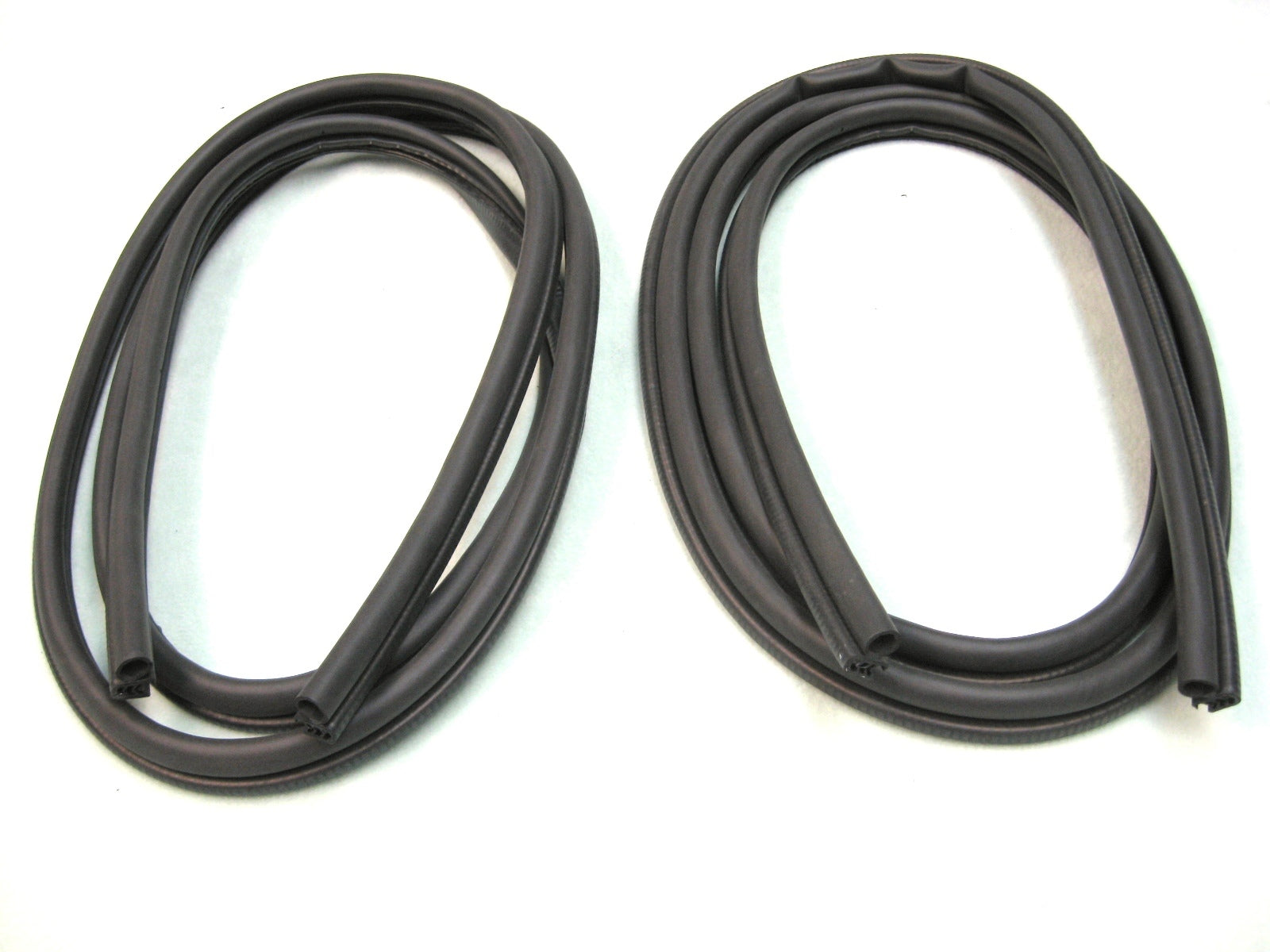 KF3005 1979-1993 Ford Mustang, 1979-1986 Mercury Capri Door Seal Kit DS and PS - Weather Strip Depot