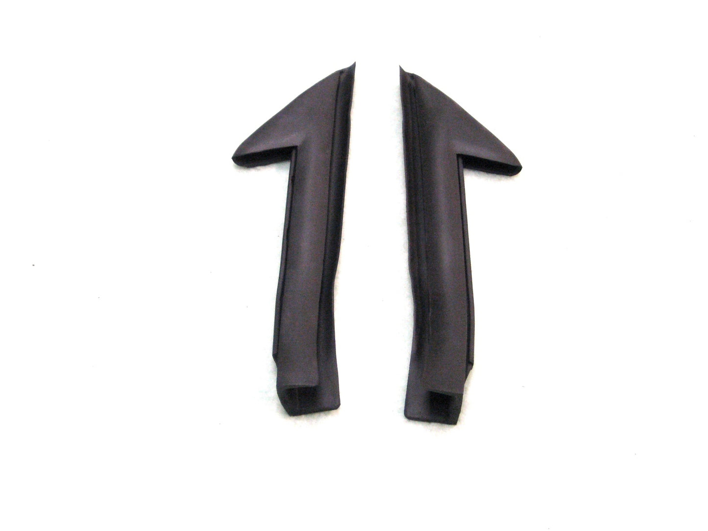 KG4024 1982-1992 Camaro, Firebird Door Triangle Seal Kit - Weather Strip Depot